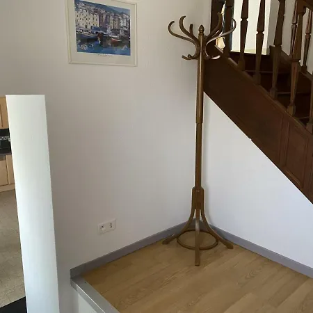 Montaiguët-en-forez, 5 Pièces, 8 Personnes - Fr-1-489-371